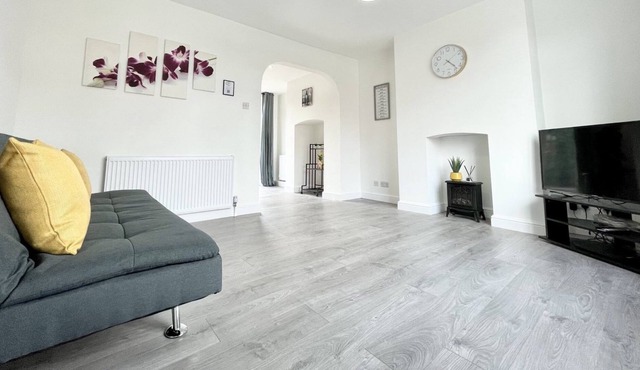 Worksop Newly Refurbished 2-Bedroom House