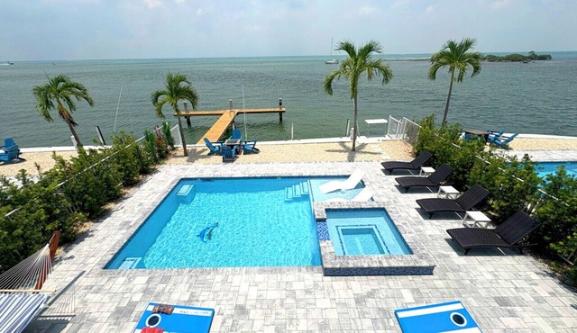 World-Class 5 Bed Villa Oceanfront Pool/Hot tub Sunset Escape Sleeps 12