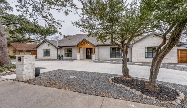 World Cup 5BR Dallas Estate with 4.5 Baths in Preston Hollow Area