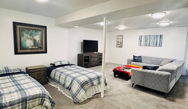 World Cup basement suite near KC-Private Entry