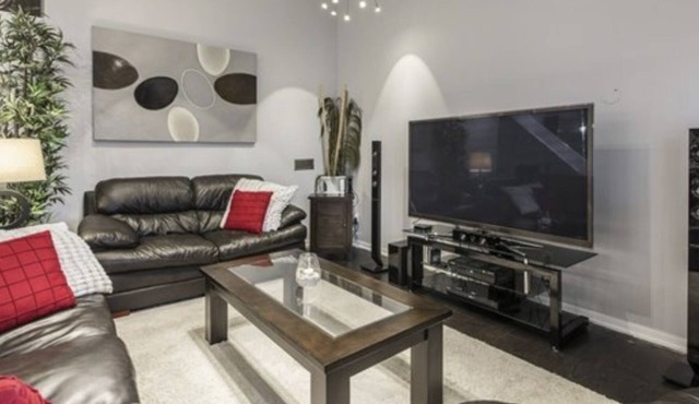 WORLD CUP! Entire Modern Home BOOK NOW! 10 Mins from Toronto Stadium and Airport