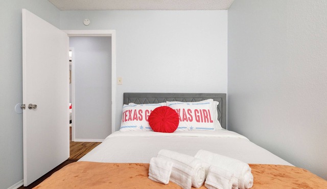 World Cup Getaway Stylish 4BR Retreat Sleeps 8