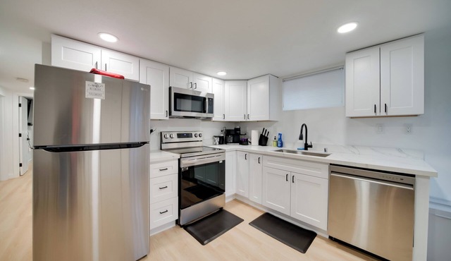 World Cup Group Stage HQ! Pet-Friendly Seattle Apt