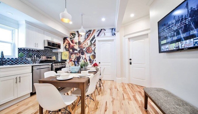 World Cup Group Stay 5BR Sleeps 16 Near Train Downtownn