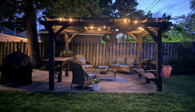 World Cup Home Base; 10 Min to Plaza & Downtown; Fire Pit + Pool Access