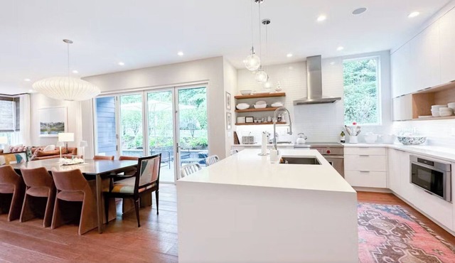 World Cup House for rent! Luxury Four Bedroom home 15 minutes from downtown