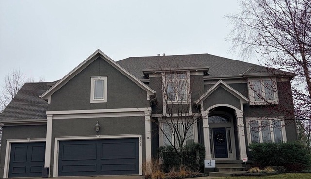 World Cup Luxury in Lees Summit, MO! Situated only 8 miles/14km from Arrowhead