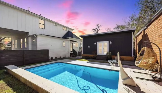 World Cup Metro to Stadium Sleeps 22+Casita