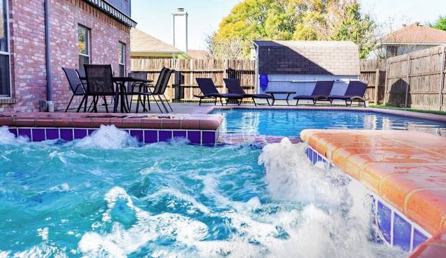 World Cup Mins to AT&T Sleeps 12 + Parking + Private Pool + Grill + Game Room