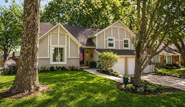 World Cup Ready 4BR Home/Garage Parking/30 Min to KC Stadium/Sleeps 8
