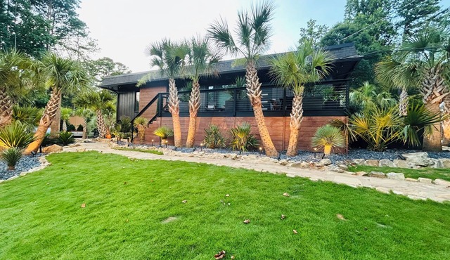 World Cup Ready-Luxury 3-bedroom estate in Atlanta with Pool & Waterfall.