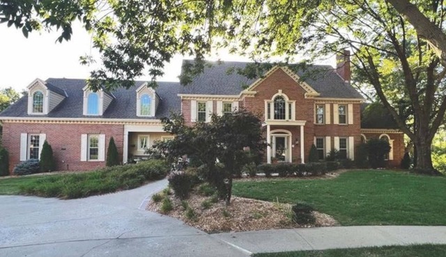 World Cup Ready - Spacious 5-Bedroom Home with Pool, Hot Tub, and Outdoor TV