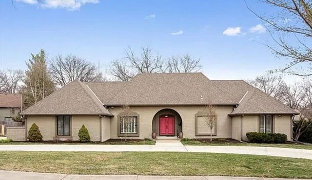 World Cup Rental! Huge 6500 sqft 7-bedroom 5.5 Bathroom house Prairie Village KS