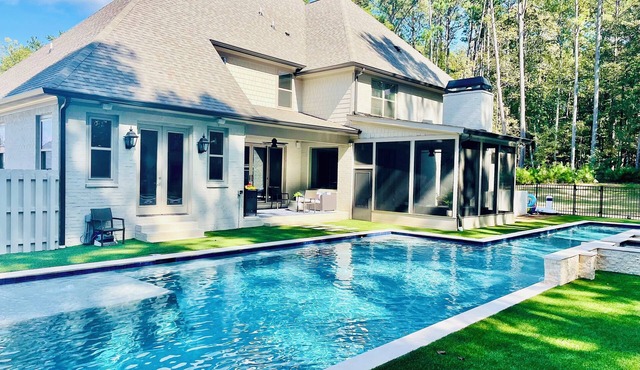 World Cup Retreat Close to Trilith & Training Center - Pool/Golf Cart included.