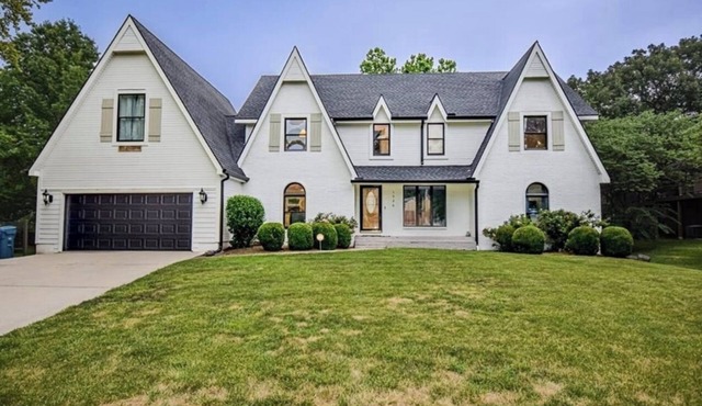 World Cup Stay for 13 Entire House, Basement Excluded