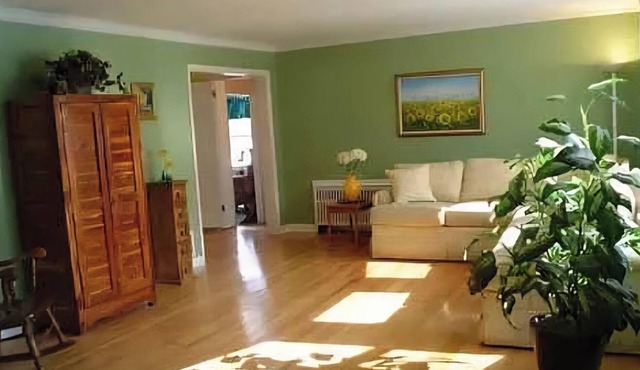WORLD CUP STAY Spacious 4-bedroom house with central A/C in charming Linden