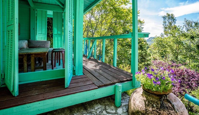 World famous garden offers luxury suite in designer style.