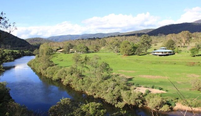 World Famous Rotating house, Riverfront on 40acre, pet friendly, sleeps up to 14