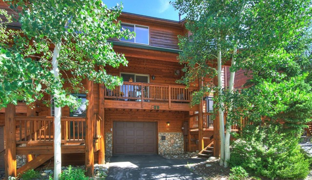 WORTH IT Stocked, Clean Garage, walk to Dillon/shop, decks, grill- read reviews!