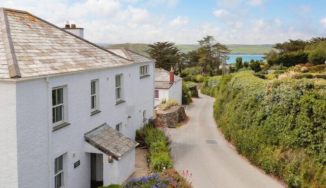 WORTHY HOUSE, pet friendly, with a garden in Trebetherick