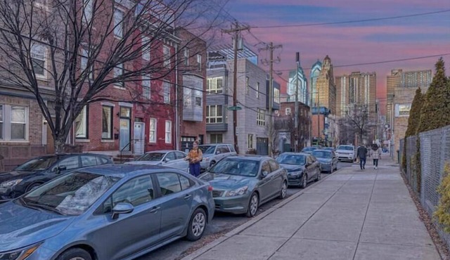 WOW! 2-BD/2BA Retreat WiFi, Central Air, and Laundry Prime Philly Location!