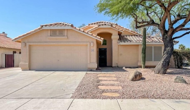 Wow! 3BDR Single-story home in Tempe/Chandler