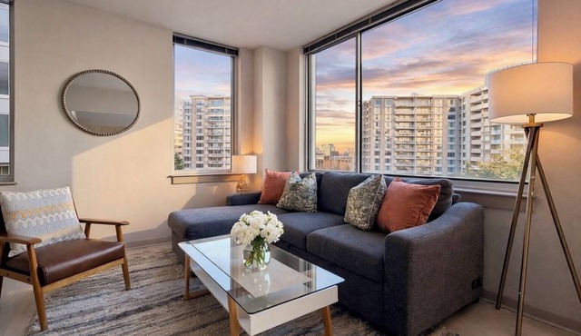 Wow! 5 min to DC/Metro/Mall Stunning 2B King Bed Pool Gym