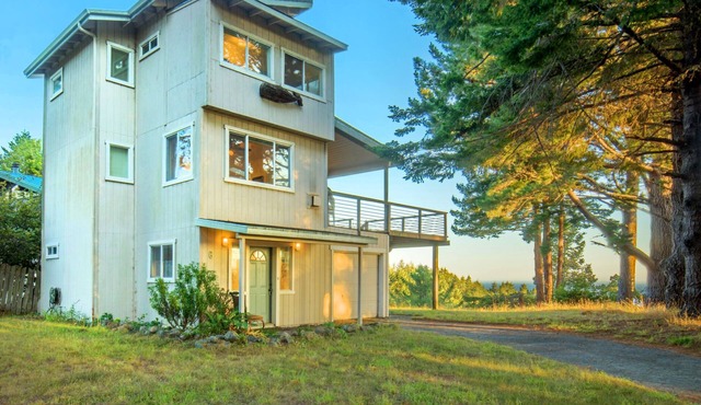 Wow! Amazing Oceanview, walk to Beach & Game room!