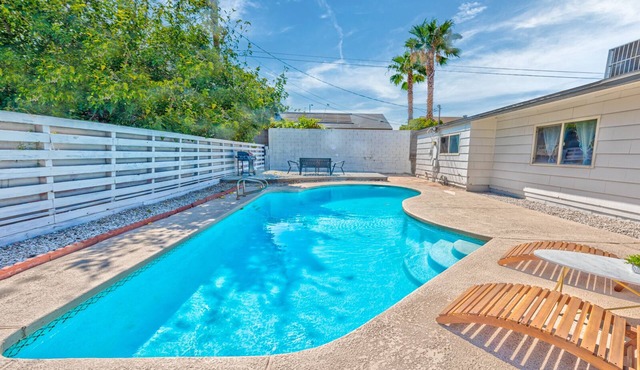WoW! Amazing Villa 3 min from the strip large pool fully remodeled and sparkling