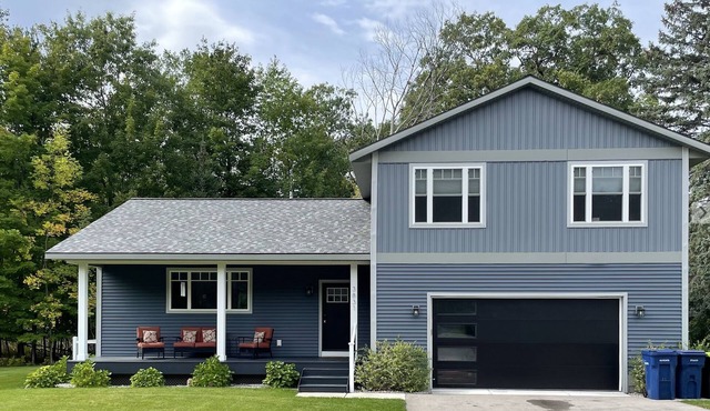 WOW! Book 2 nights/1 FREE! NOV-APRIL Sleeps 14 Near dwntwn. 5 bed/3bath CLEAN!