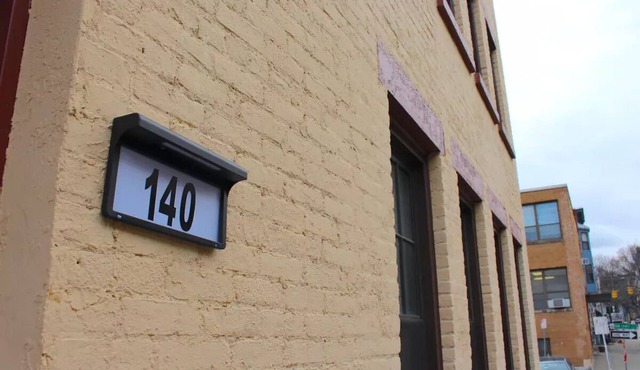 WOW ★ Bright Apt ★ PRIME downtown Walk Everywhere