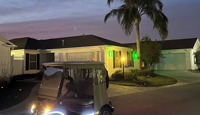 WOW CLOSED IN COURTYARD VILLA, GOLF CART, 2 BEDROOMS AND WALK TO 5 LOCAL POOLS.