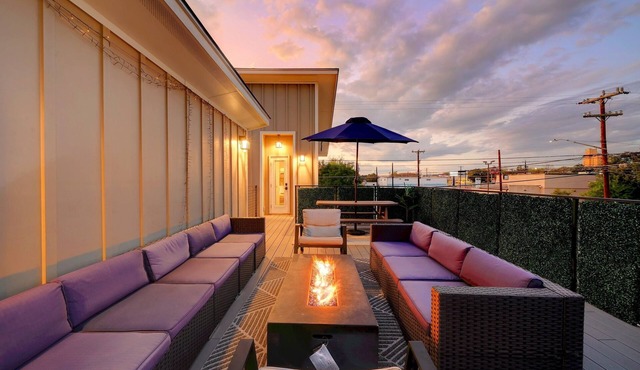 Wow! Designer Home ~Rooftop Deck~ BBQ & Yard Games