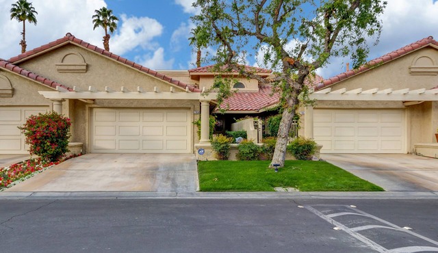WOW! Gorgeous Desert Condo Woodhaven Country Club