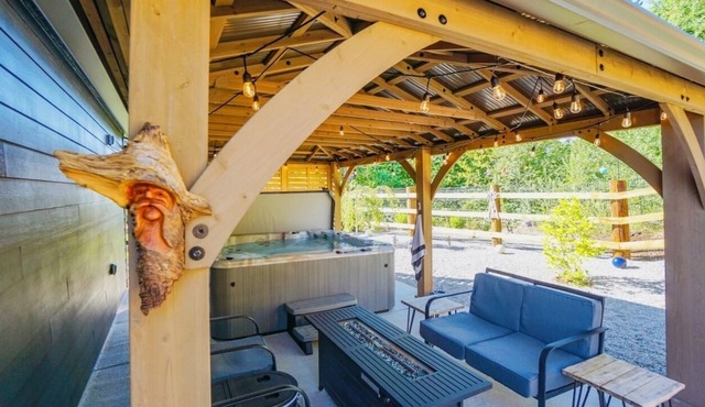 WOW Hidden Meadows Retreat - Private Hot Tub