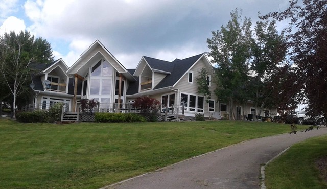 "Wow" House, Waterfront, 200' level shoreline