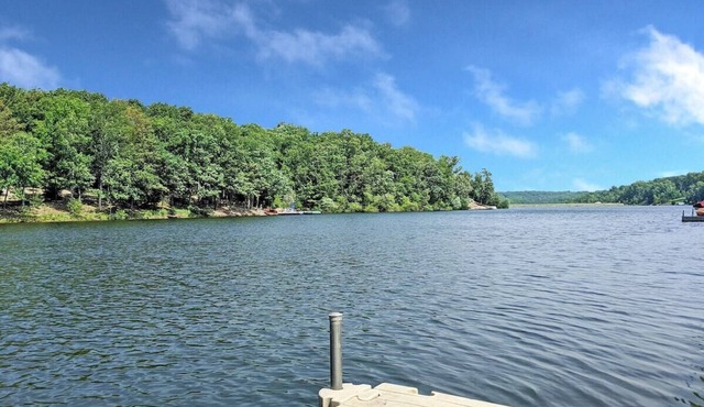 WOW! Lakefront Getaway. Fully Updated 3 Bedroom On Lake Brittany; Awesome Views!