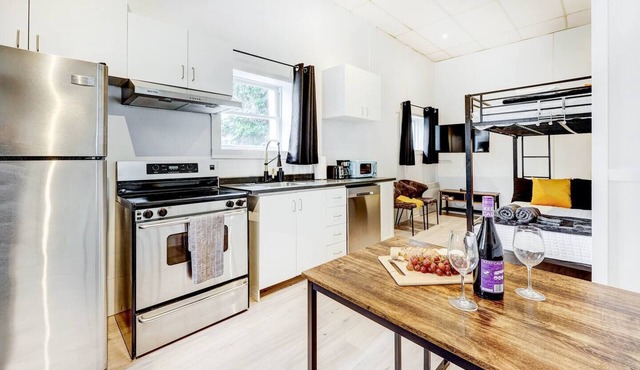 WOW - Loft + 10min QC + Stationnement gratuit rue