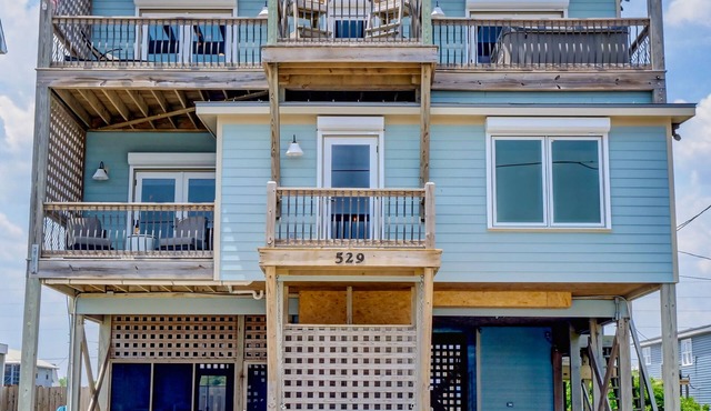 WOW! Luxurious Beach Home*Private Pool*Hot Tub*Free WiFi*