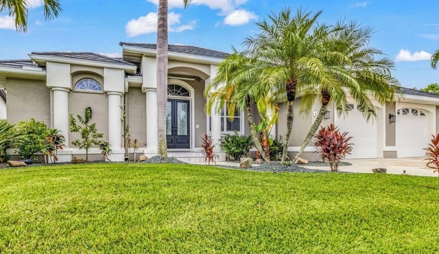 WOW! Luxury Punta Gorda waterfront home; HEATED POOL, golf community; WOW factor