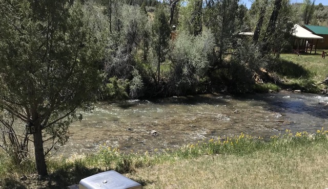 WOW! LUXURY RIVERFRONT HOME PET FRIENDLY BRYCE/ZION,RAFTING,FISHING,HIKING