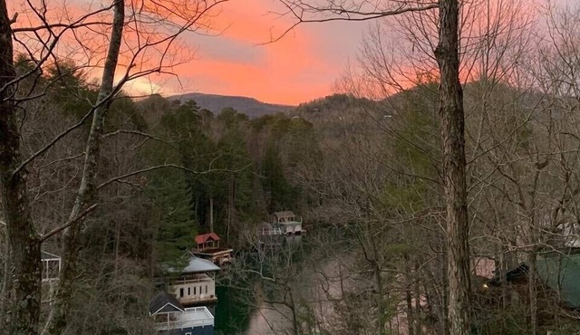 WOW.Mountain and Lake Views, Lake Rabun the "Lake Como" of the US