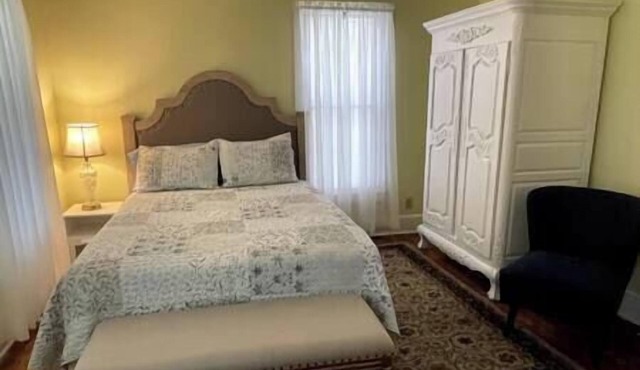 WOW! Near MGP; Benedictine <2 miles. 3br 1.5 BA