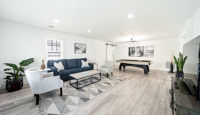 WOW! New 4bd Beach Chic, Xlnt Location! Walk2Town, Beach, Restaurants & Marina!