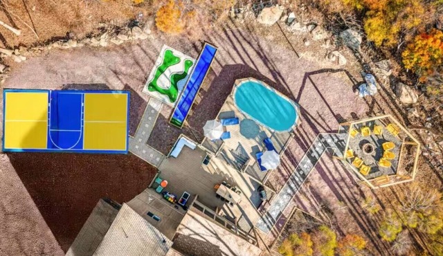 WOW Pocono Private Heated Pool, Pickleball, Hottub