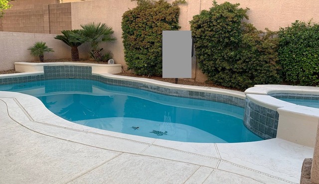 WOW Pool, Spa 4 bedrooms 21/2baths with a bedroom down+Movie/Entertainment room