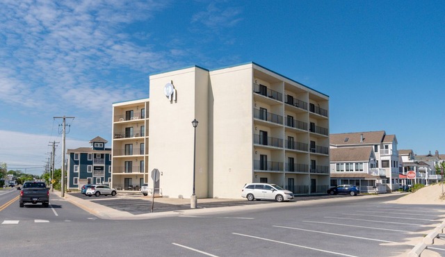 Wow! Renovated 3rd floor bayfront condo!