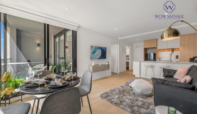 WOW Self-Contained Apartment on Hall