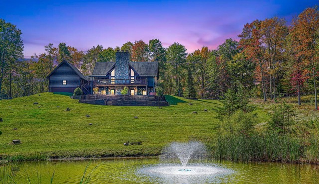 Wow! Timber Ranch Lodge, 43 acres, Sleeps 12, Family and Pet Friendly!