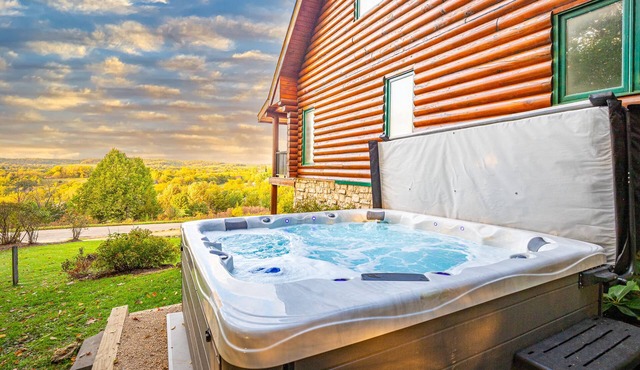 WOW! Unique Galena Dream Cabin. Hot Tub, Games, Fire Pit, Fully Stocked.